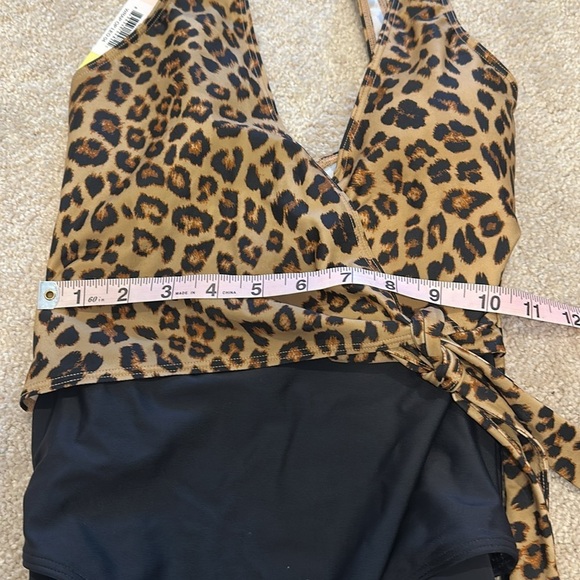 Summersalt The Perfect Wrap One Piece Leopard size 0/2 NWT - Picture 7 of 7